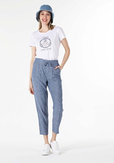 صورة من أبيض للنساء تي شيرت بأكمام قصيرة