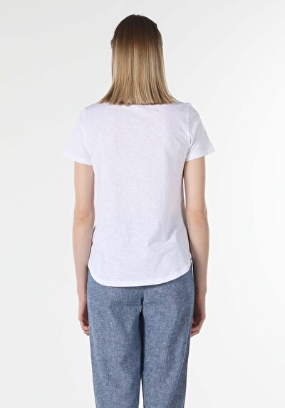 صورة من أبيض للنساء تي شيرت بأكمام قصيرة