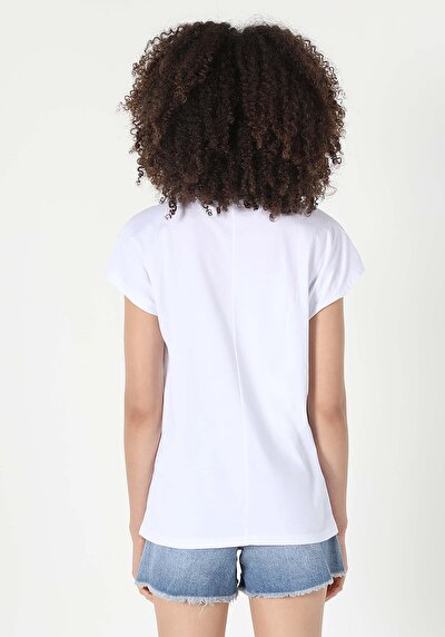 صورة من أبيض للنساء تي شيرت بأكمام قصيرة