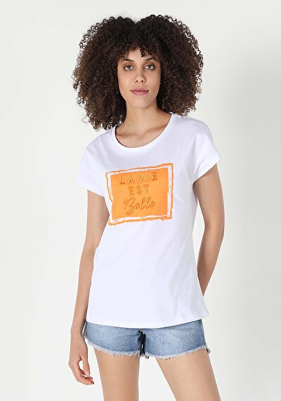 اعرض التفاصيل لـ أبيض للنساء تي شيرت بأكمام قصيرة