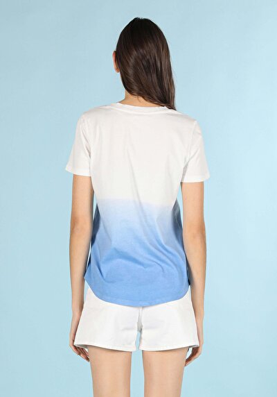 صورة من أزرق للنساء تي شيرت بأكمام قصيرة