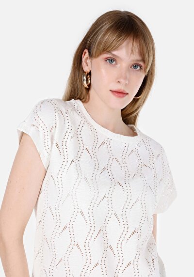 صورة من أبيض للنساء تي شيرت بأكمام قصيرة