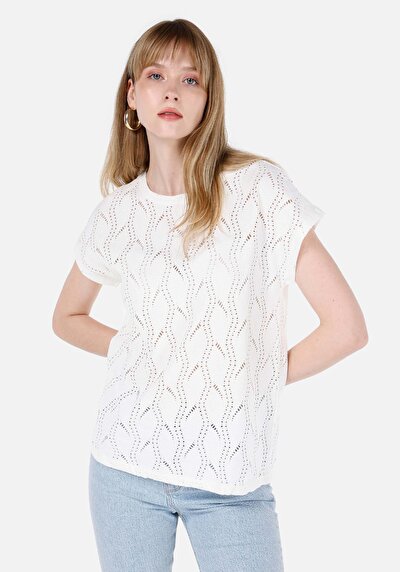 صورة من أبيض للنساء تي شيرت بأكمام قصيرة