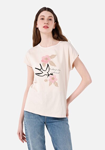 صورة من بيج للنساء تي شيرت بأكمام قصيرة