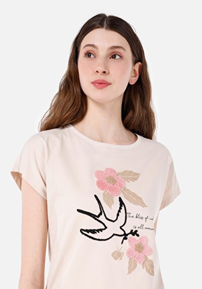 صورة من بيج للنساء تي شيرت بأكمام قصيرة