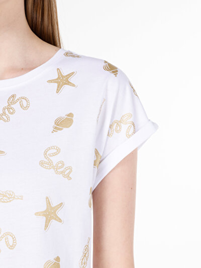 صورة من رقبة مستديرة مطبوعة نسائية أبيض قصيرة أكمام تي شيرت