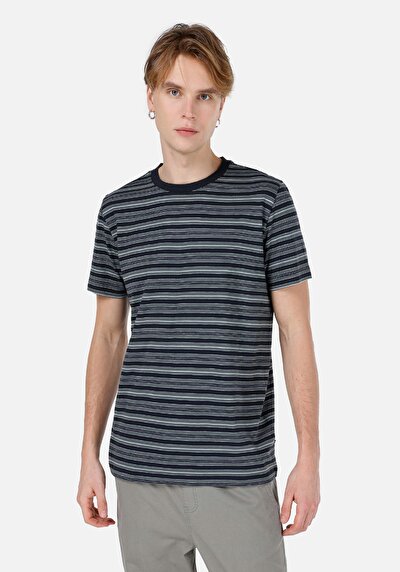 صورة من   رقبة مستديرة مخطط رجالي أزرق كحلي كم قصير تي شيرت