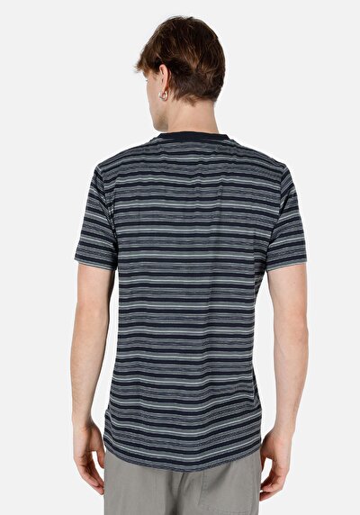 اعرض التفاصيل لـ   رقبة مستديرة مخطط رجالي أزرق كحلي كم قصير تي شيرت