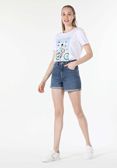 صورة من أبيض للنساء تي شيرت بأكمام قصيرة