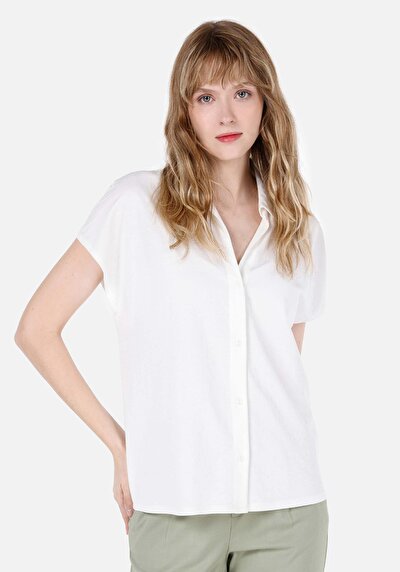 صورة من أبيض للنساء تي شيرت بأكمام قصيرة