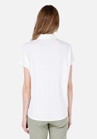 صورة من أبيض للنساء تي شيرت بأكمام قصيرة