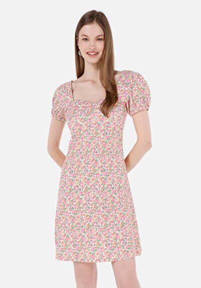 صورة من نحيف  فستان نسائي وردي بأكمام قصيرة