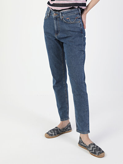 صورة من أزرق للنساء بناطيل