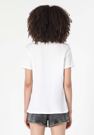 صورة من رقبة مستديرة مطبوعة نسائية أبيض قصيرة أكمام تي شيرت