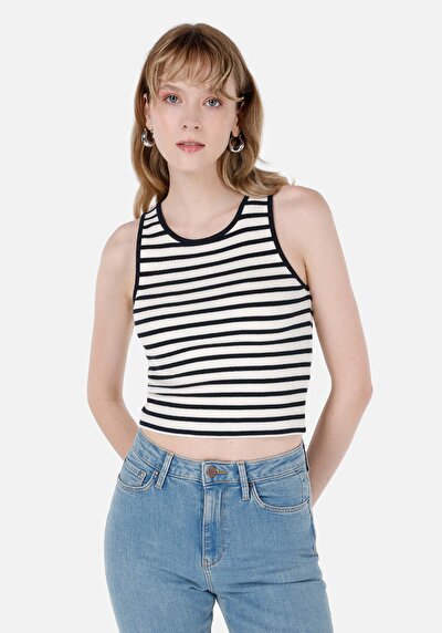 صورة من سليم فيت نسائي بلوزة دبابة باللون الأزرق الداكن