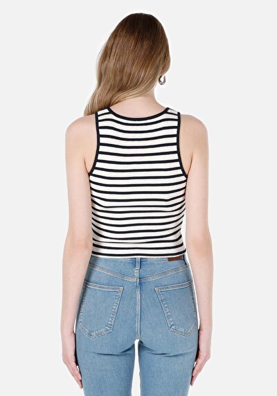 صورة من سليم فيت نسائي بلوزة دبابة باللون الأزرق الداكن