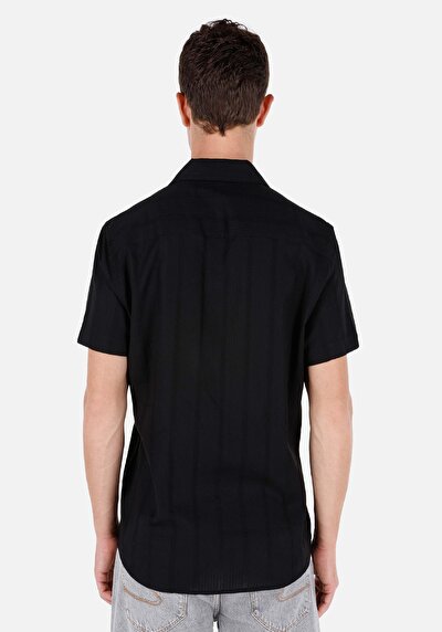 صورة من قميص عادي رقبة مستقيم رجالي أسود كم قصير قميص