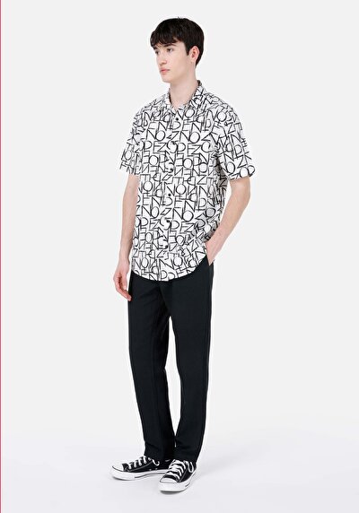 اعرض التفاصيل لـ قميص عادي مناسب رقبة مطبوع قميص أبيض قصير الأكمام للرجال