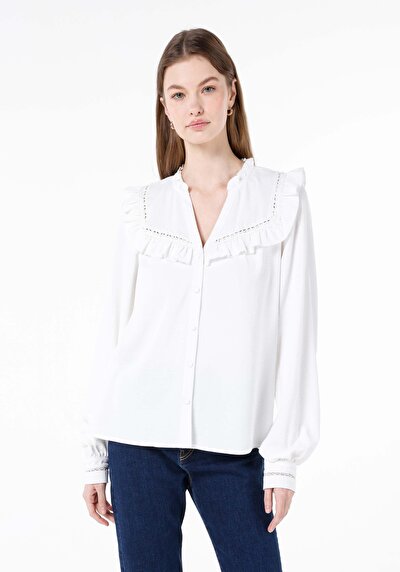 صورة من عادي رقبة على شكل V قميص نسائي أبيض بأكمام طويلة