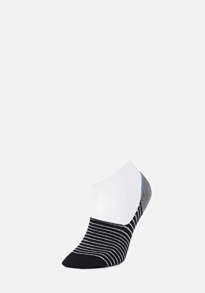 صورة من جوارب سوداء للرجال