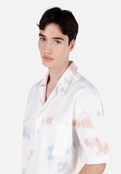 صورة من قميص كبير الحجم رقبة رجالي بيج كم قصير قميص