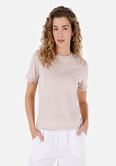 صورة من   رقبة مستديرة مستقيم نسائي بيج كم قصير تي شيرت