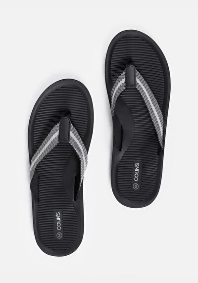 صورة من نعال سوداء للرجال