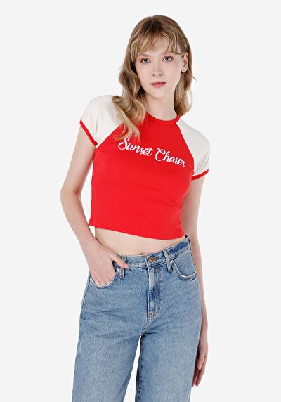 صورة من ضيق قصة رقبة مستديرة نسائي أحمر كم قصير تي شيرت