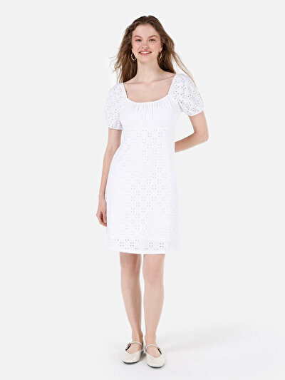 اعرض التفاصيل لـ   مستقيم فستان نسائي أبيض بأكمام قصيرة