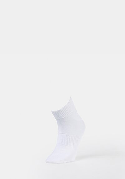 صورة من جوارب بيضاء رجالية
