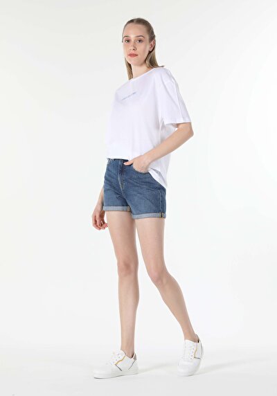 صورة من أبيض للنساء تي شيرت بأكمام قصيرة