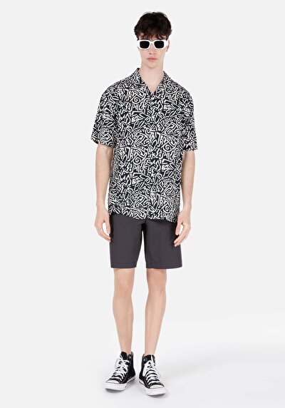 صورة من قميص عادي رقبة مطبوع رجالي أزرق كحلي كم قصير قميص