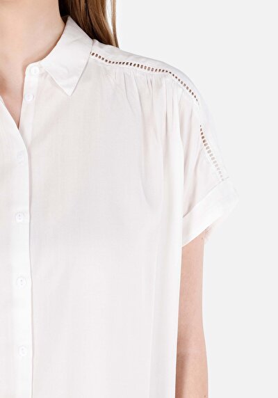 اعرض التفاصيل لـ قميص عادي رقبة نسائي أبيض كم قصير قميص