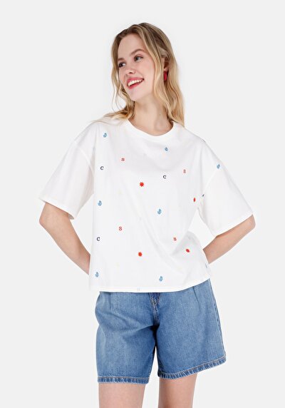 صورة من أبيض للنساء تي شيرت بأكمام قصيرة