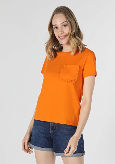 صورة من برتقالي للنساء تي شيرت بأكمام قصيرة