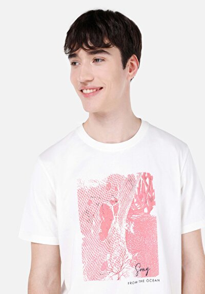 صورة من رقبة مستديرة مستقيم تي شيرت أبيض بأكمام قصيرة للرجال