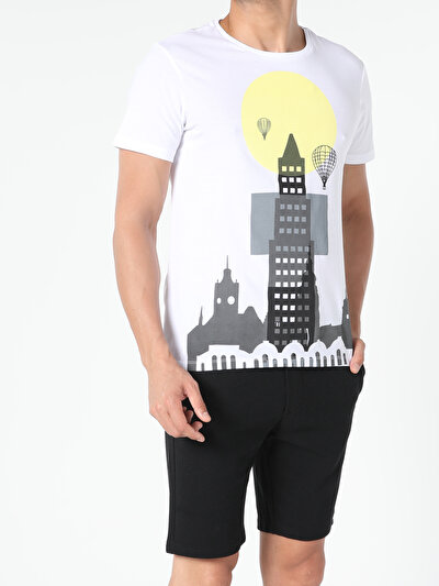 صورة من أبيض للرجال تي شيرت بأكمام قصيرة