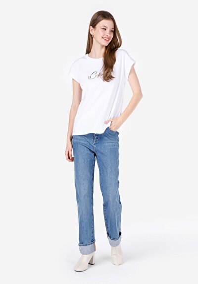 صورة من أبيض للنساء تي شيرت بأكمام قصيرة