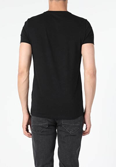 صورة من أسود للرجال تي شيرت بأكمام قصيرة