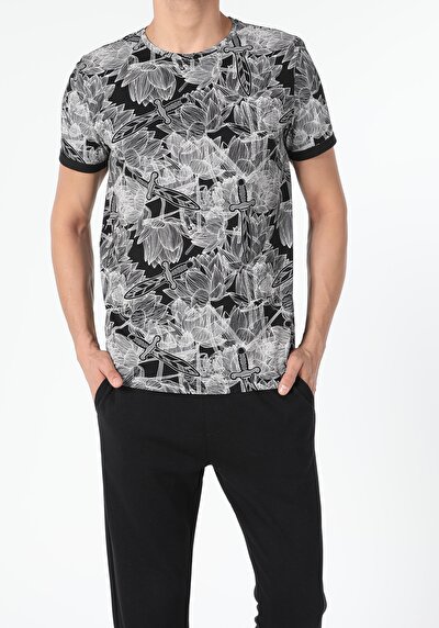 صورة من أسود للرجال تي شيرت بأكمام قصيرة