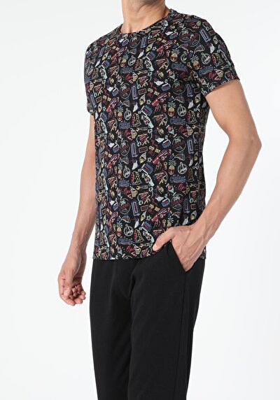 صورة من أسود للرجال تي شيرت بأكمام قصيرة