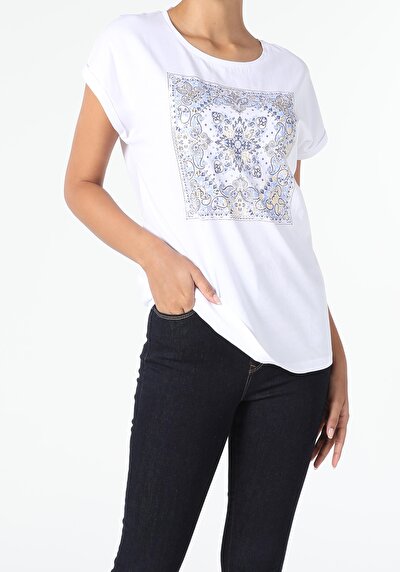 صورة من أبيض للنساء تي شيرت بأكمام قصيرة