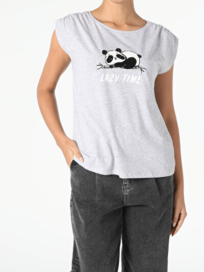 صورة من رمادي للنساء تي شيرت بأكمام قصيرة