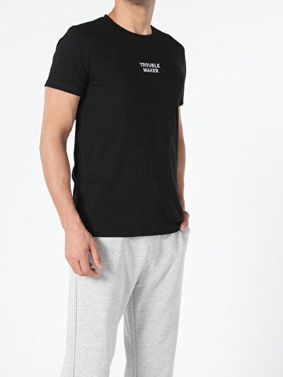 صورة من أسود للرجال تي شيرت بأكمام قصيرة