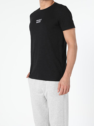 صورة من أسود للرجال تي شيرت بأكمام قصيرة