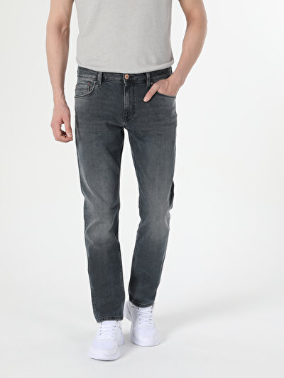 صورة من دينيم للرجال بناطيل