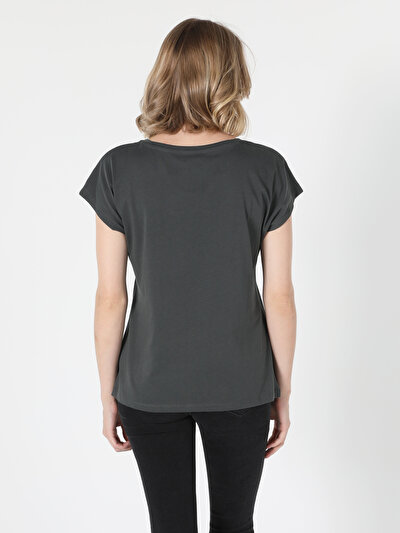 صورة من أنتراسيت للنساء تي شيرت بأكمام قصيرة