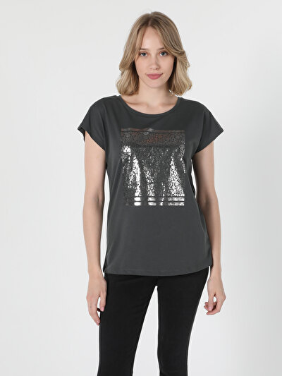 صورة من أنتراسيت للنساء تي شيرت بأكمام قصيرة