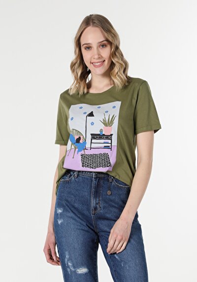 صورة من كاكي للنساء تي شيرت بأكمام قصيرة