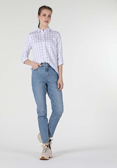 صورة من أبيض للنساء قميص  كم طويل